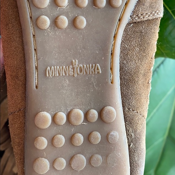 Minnetonka Calf Hi 3-Layer Fringe Boot - Picture 4 of 4